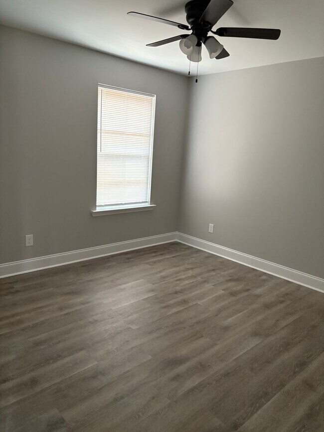 Building Photo - 107 Twelve Oaks Ct