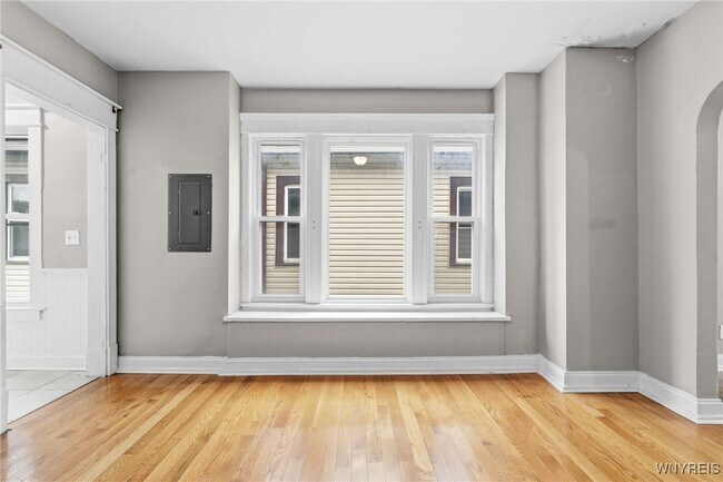 Foto del edificio - 2342 Seneca St