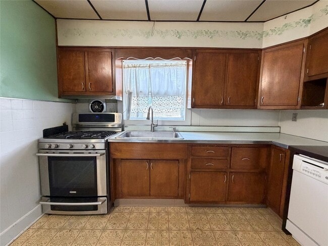 Building Photo - 3 Johnson St