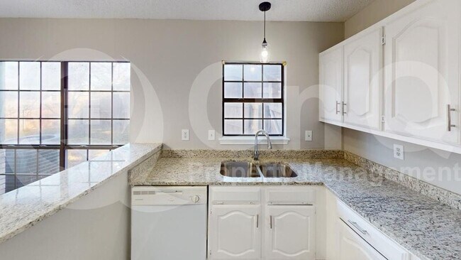 Foto del edificio - 2427 Bennington Dr