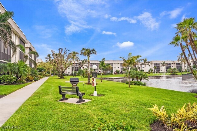 Foto del edificio - 788 Park Shore Dr