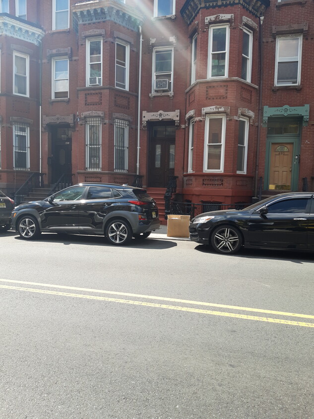 Building Photo - 483 Bergen Ave