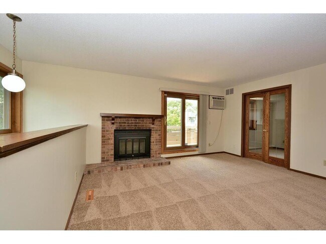 Building Photo - 425 Shelard Pkwy