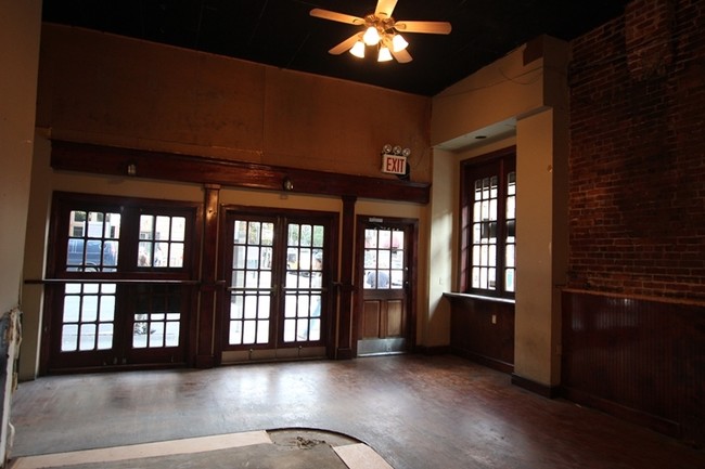 Building Photo - 302 5th Ave