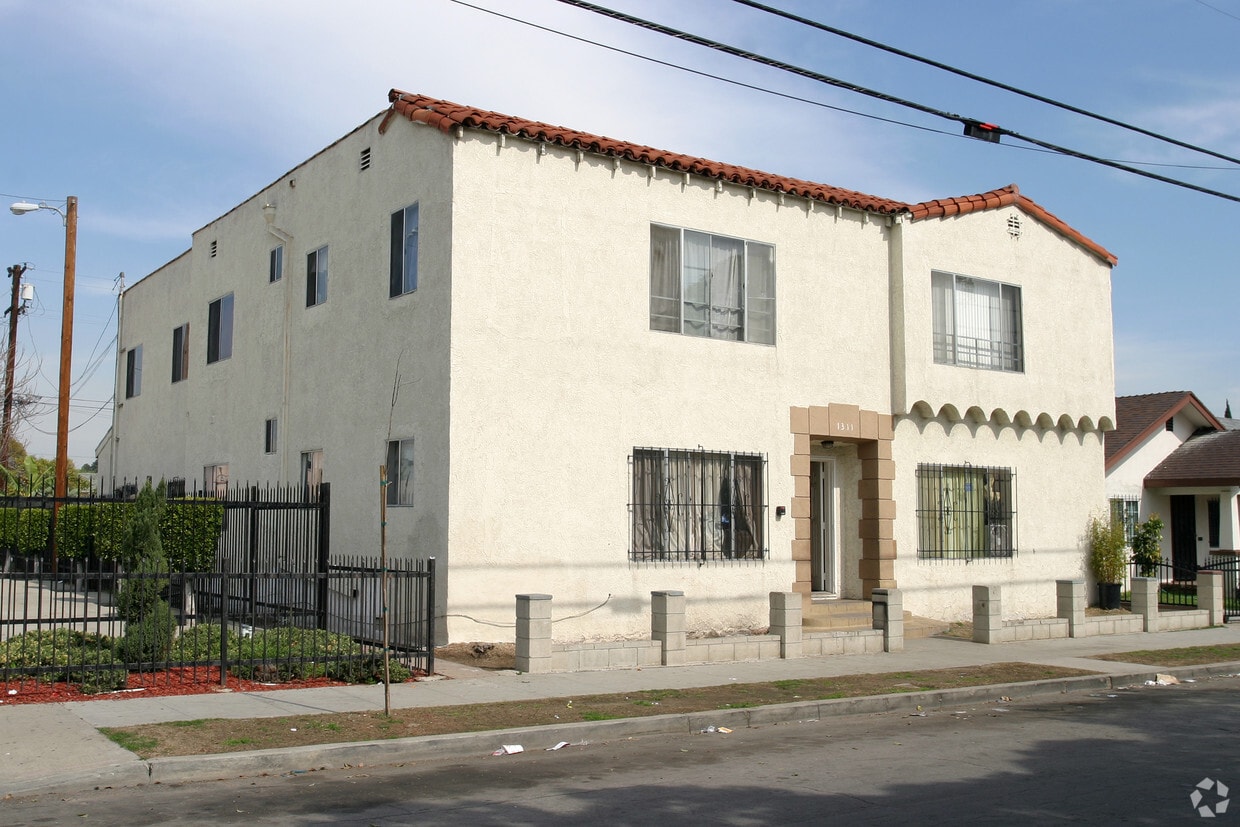 Primary Photo - 1311 E 15th St