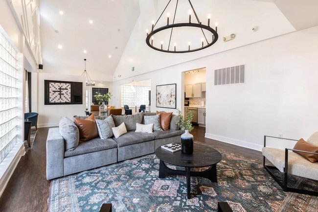 Interior Photo - Crestline Cary