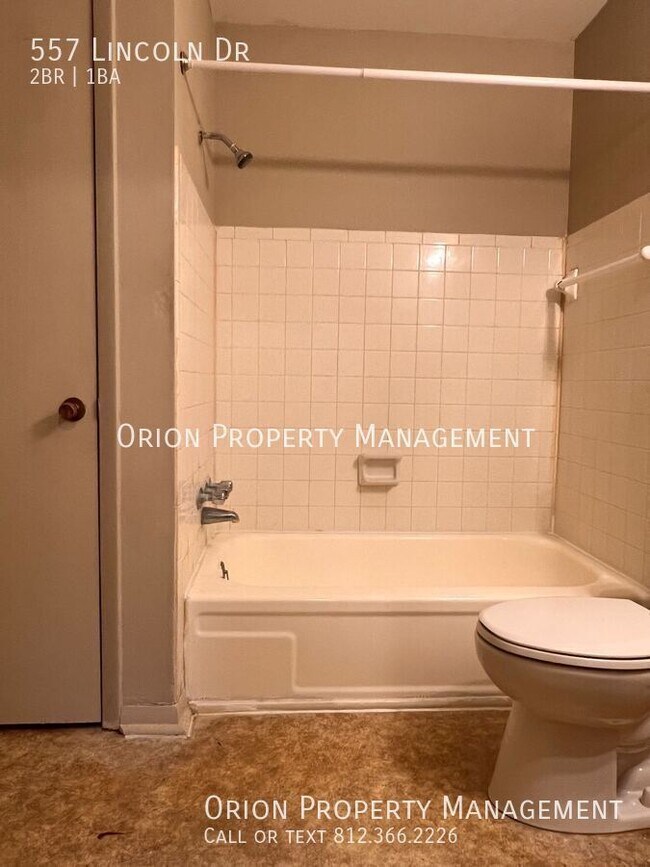 Building Photo - 557 Lincoln Dr