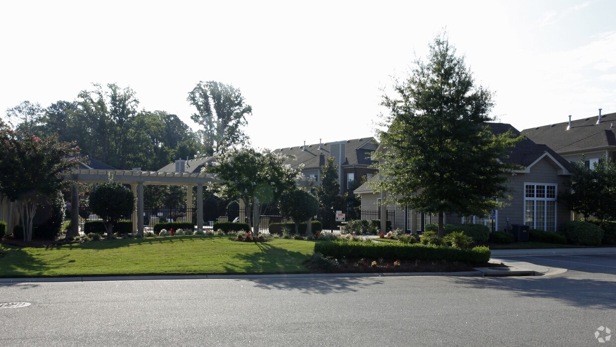 Farrcroft at Ridgely Manor Apartments in Virginia Beach, VA