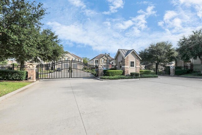 Foto del edificio - 16020 Sweetwater Fields Ln