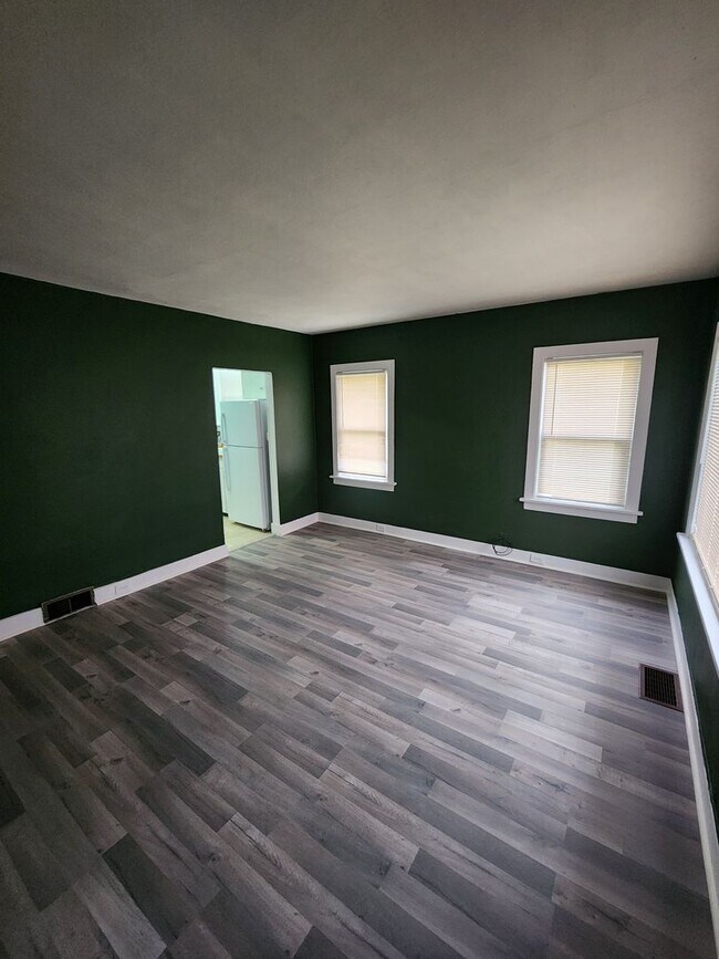 Foto del edificio - Charming 2 BR 1 Ba Single Family Residence Near Mall and Restaurants