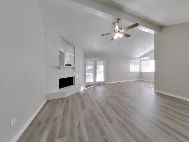 Building Photo - 2214 Townhall Ln