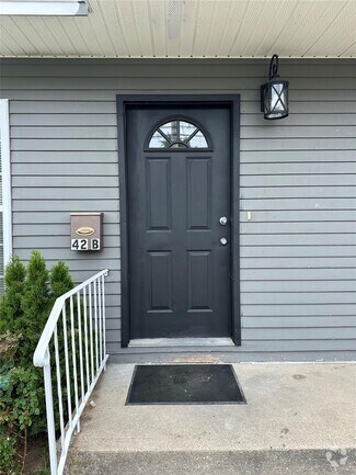 Building Photo - 42 Edgewood Rd