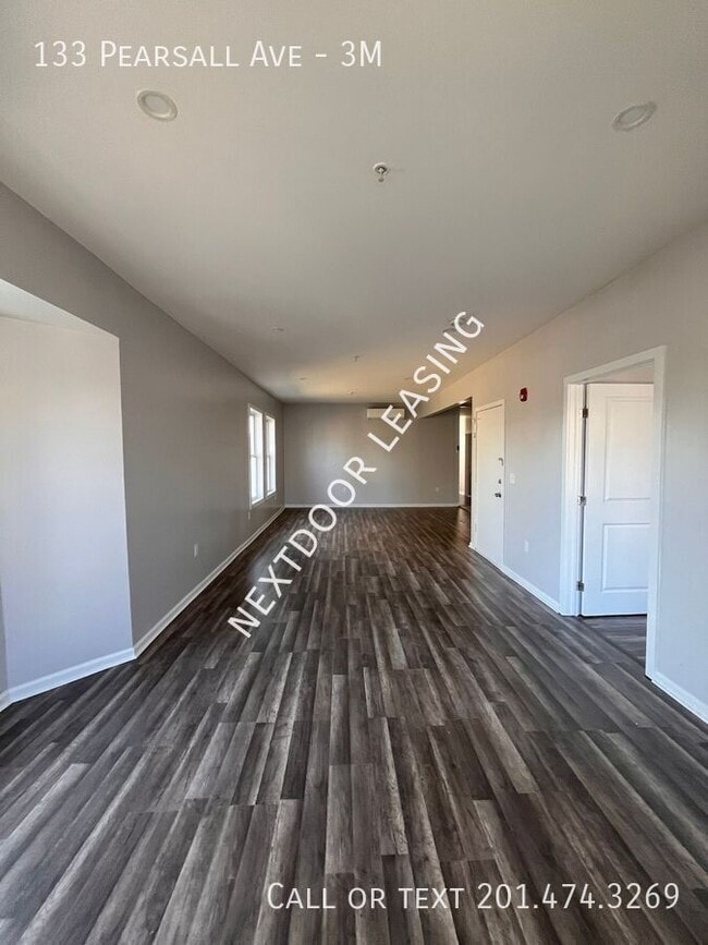 Foto del edificio - 133 Pearsall Ave