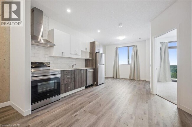 Photo du bâtiment - 1438 Highland Rd W