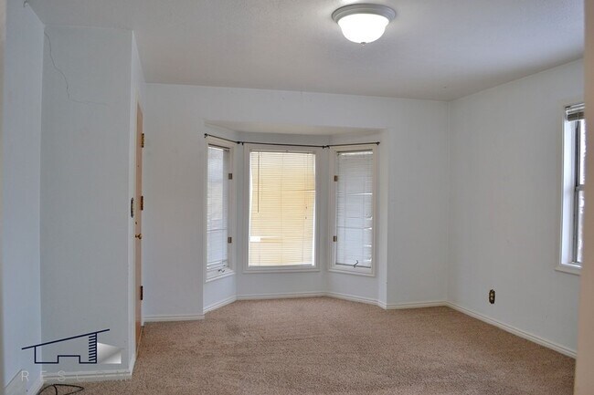 Building Photo - Ogden Large 1 Bedroom 2 Bathroom.
