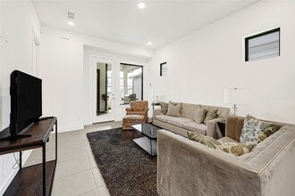 Building Photo - 1510 Park Path Dr