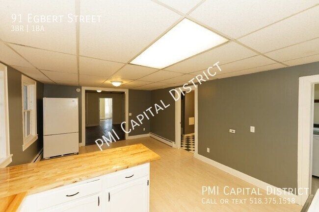 Building Photo - Remodeled Single Family House w/ Fenced Ya...