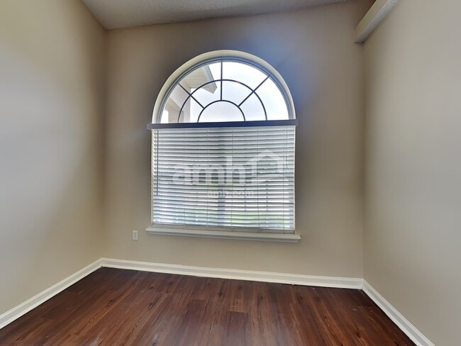 Building Photo - 1215 Summer Spring Dr