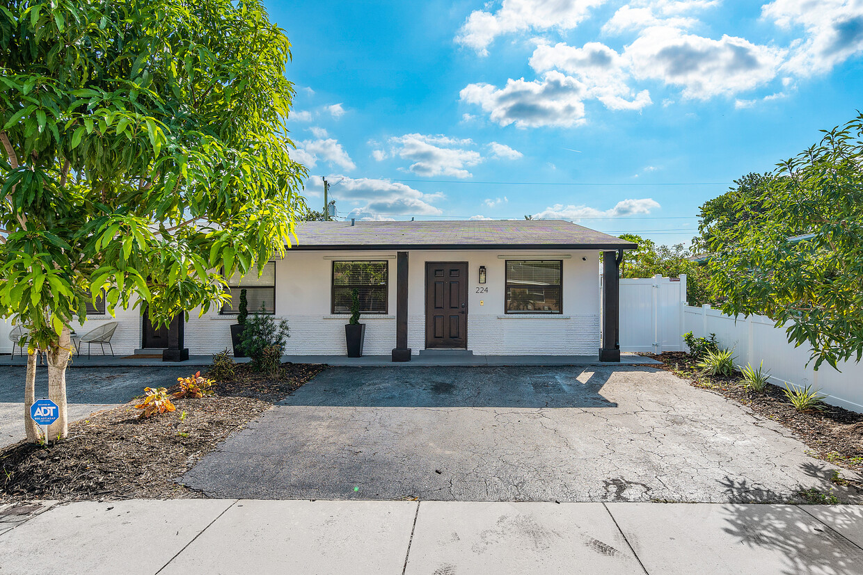 Primary Photo - 224 NW 57th St