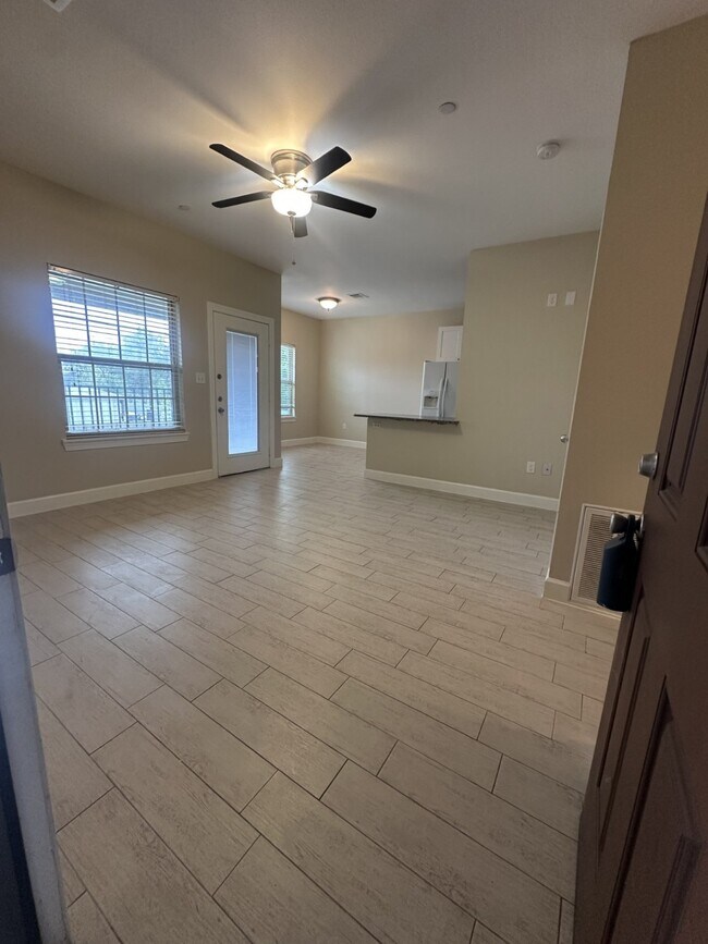 Foto del edificio - 1820 Jacquelyn Dr