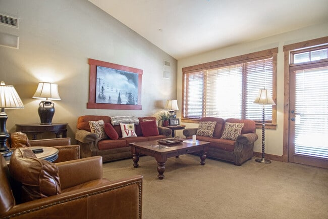 Building Photo - 2905 Mountaineer Cir