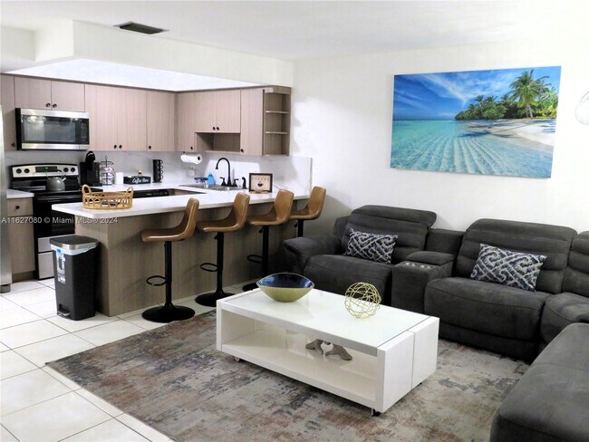 Foto del edificio - 441 Swallow Dr