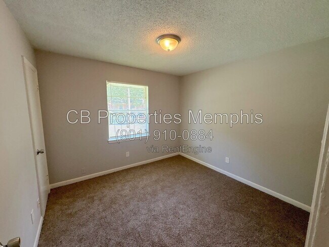 Foto del edificio - 4465 Rose Heather St