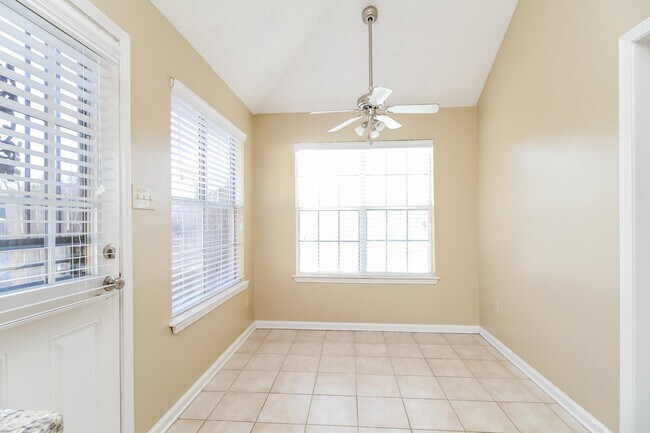 Foto del edificio - 4611 Chadwell Cove