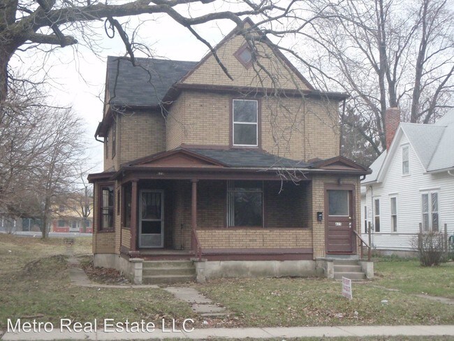 Building Photo - 623 W Creighton Ave