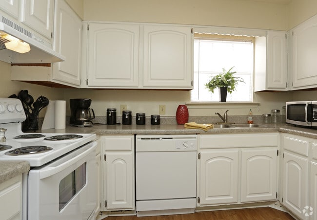 Building Photo - Stonebridge Manor