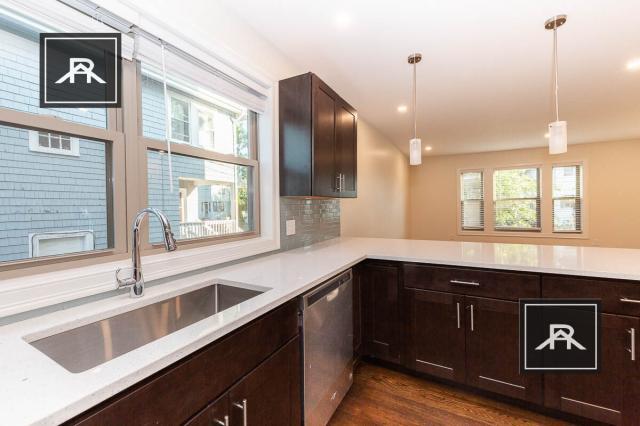 Foto del edificio - 4 bedroom in Boston MA 02127