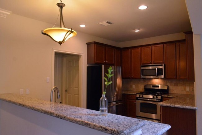 Modern&Spacious Kitchen, Granite Counters - 5811 Washington Ave