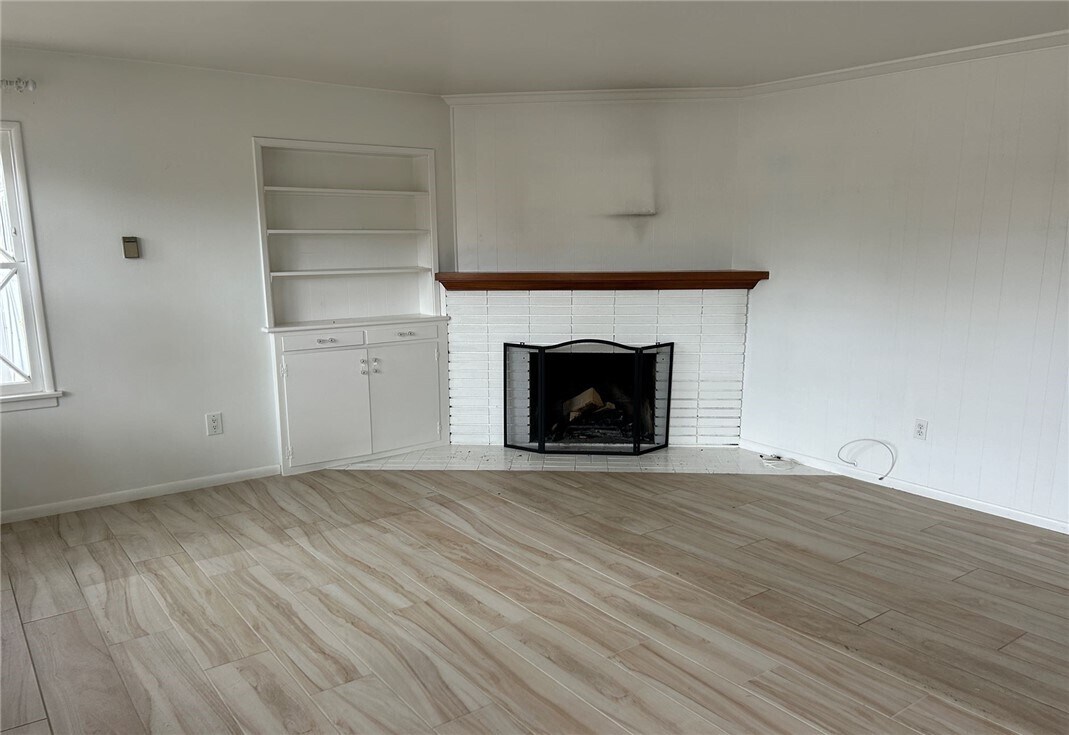 Building Photo - 353 Flower St
