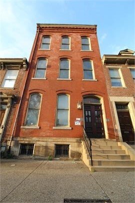 Building Photo - 104 E North Ave