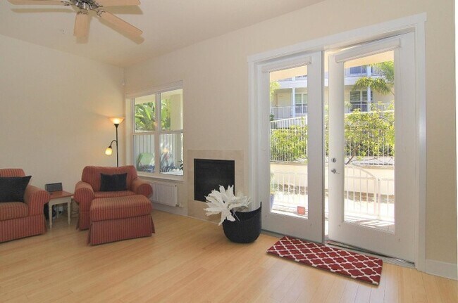 Spacious Living Room - 2030 N Pacific Ave