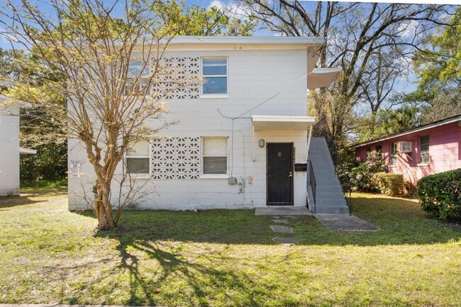 Building Photo - 1110 W 29th St