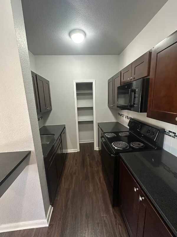 Foto del edificio - 616 City Ctr Wy