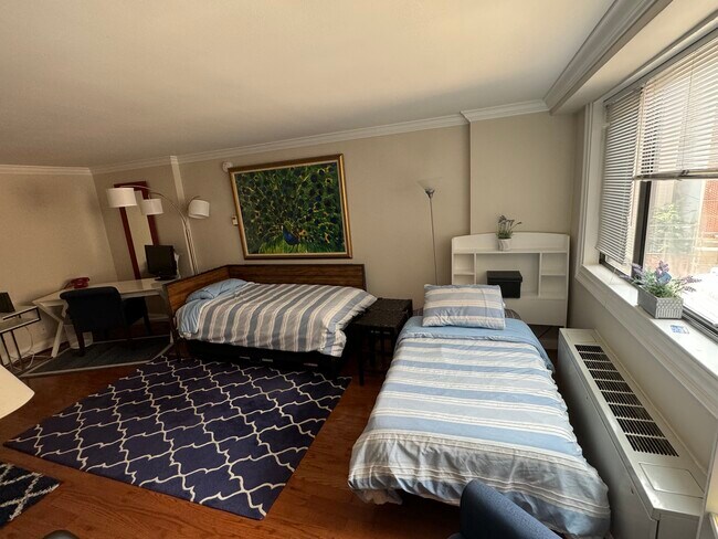 Living area - 1420 N St NW