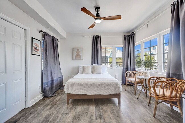 Foto del edificio - 8118 Harding Ave