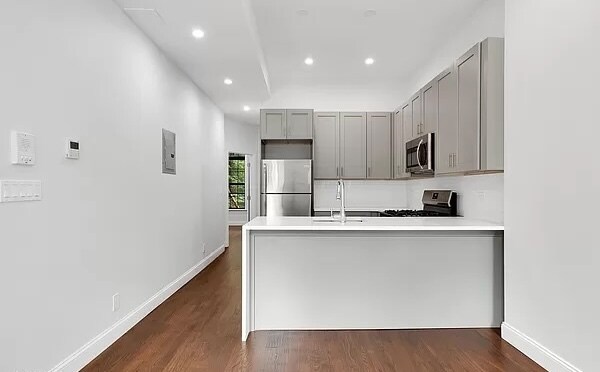 Foto del edificio - 703 Greene Ave