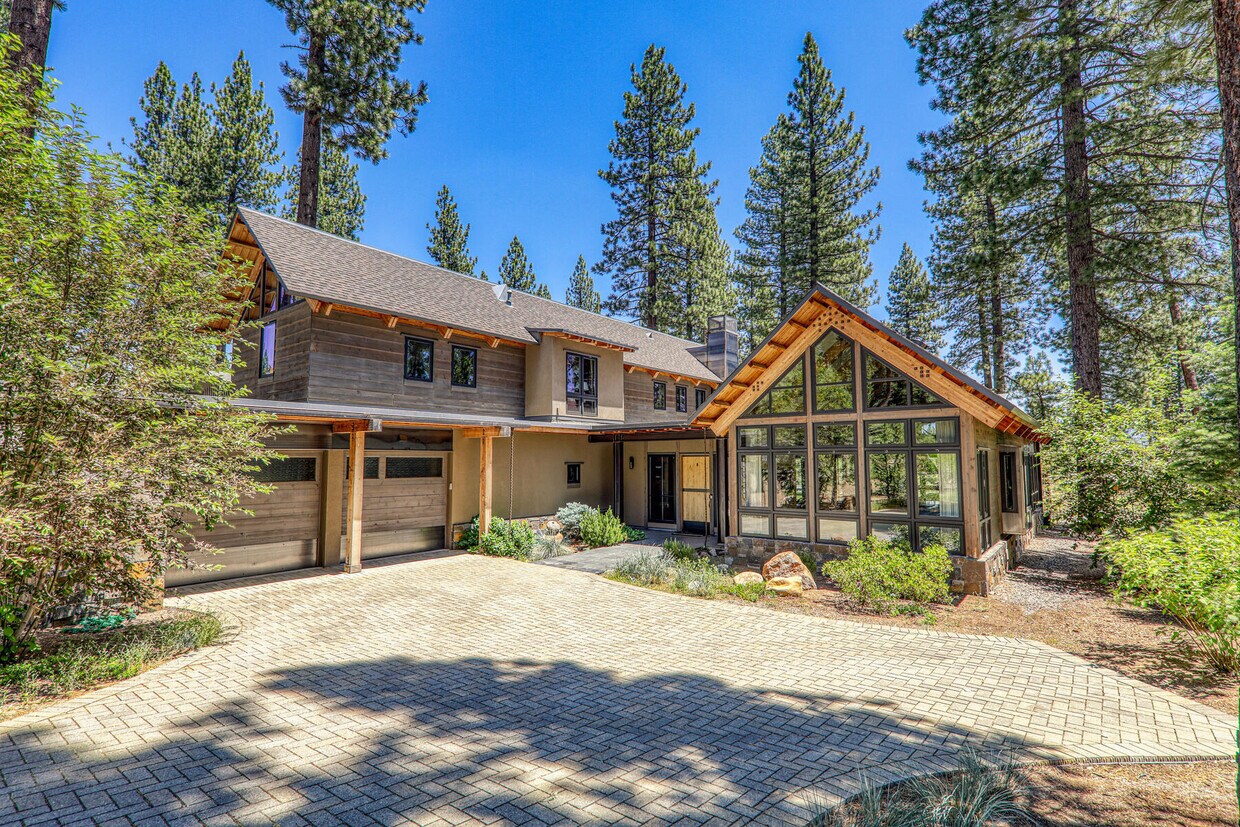Foto principal - 9269 Heartwood Dr