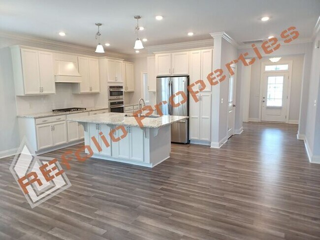 Foto del edificio - Beautiful Cul-De-Sac Home w/5 BD 4BA + Fen...