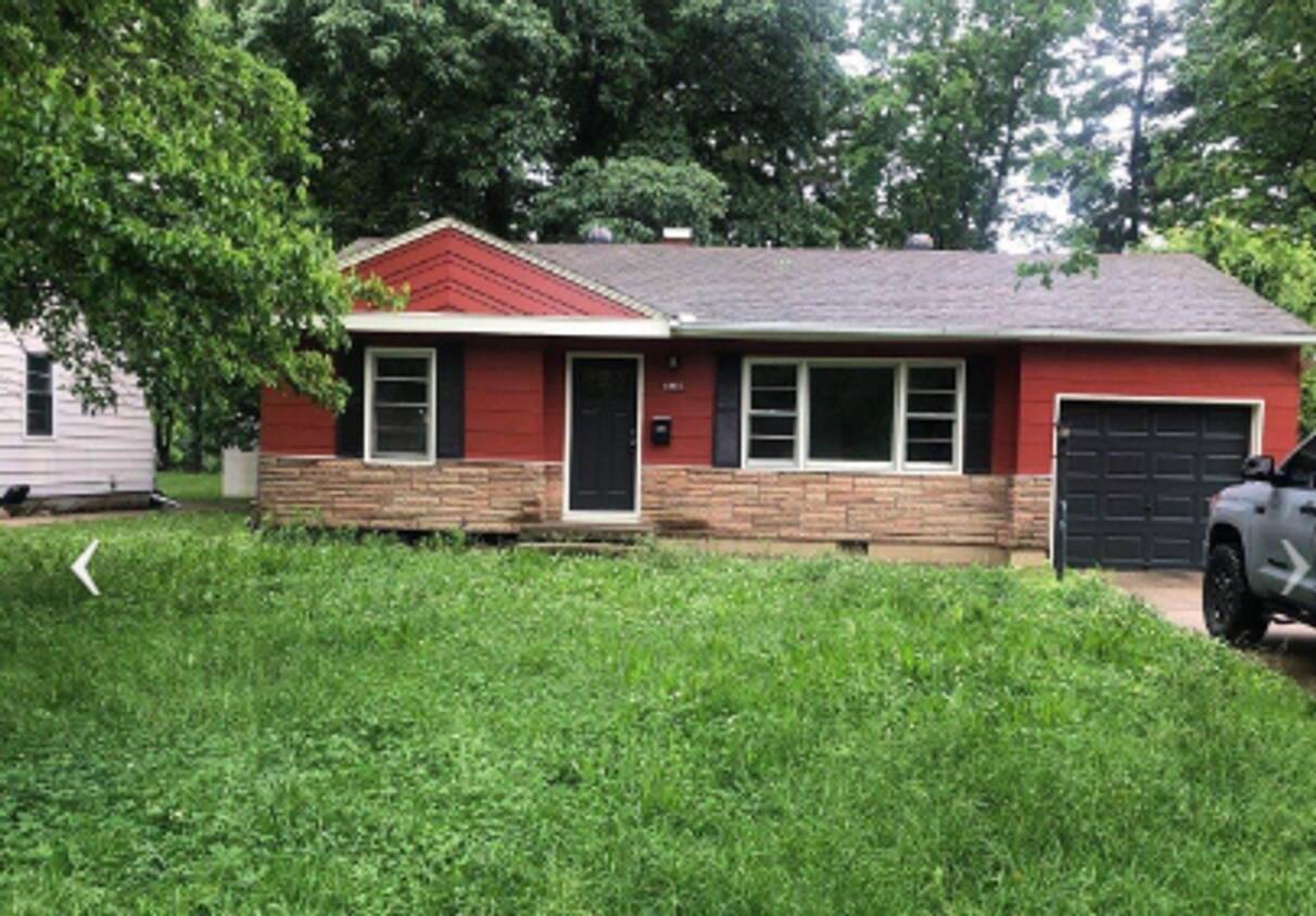Primary Photo - Charming 2-Bedroom, 1-Bath Home with a Spa...