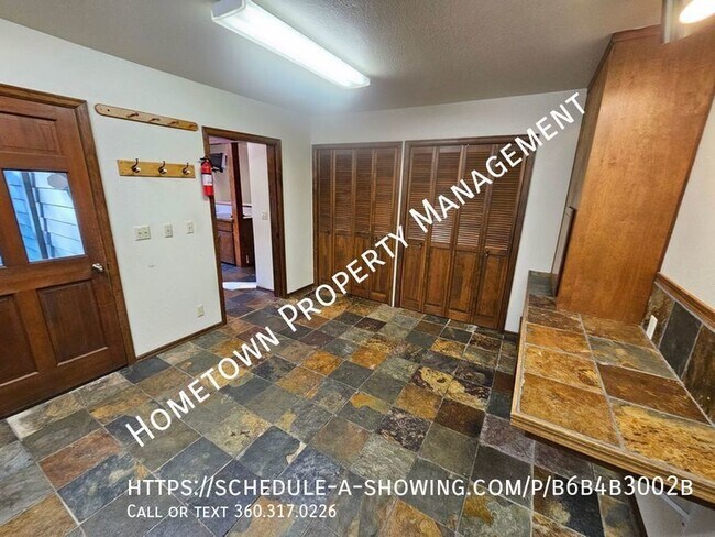 Building Photo - Amazing 4 Bedroom Salt Water Retreat!  Ava...