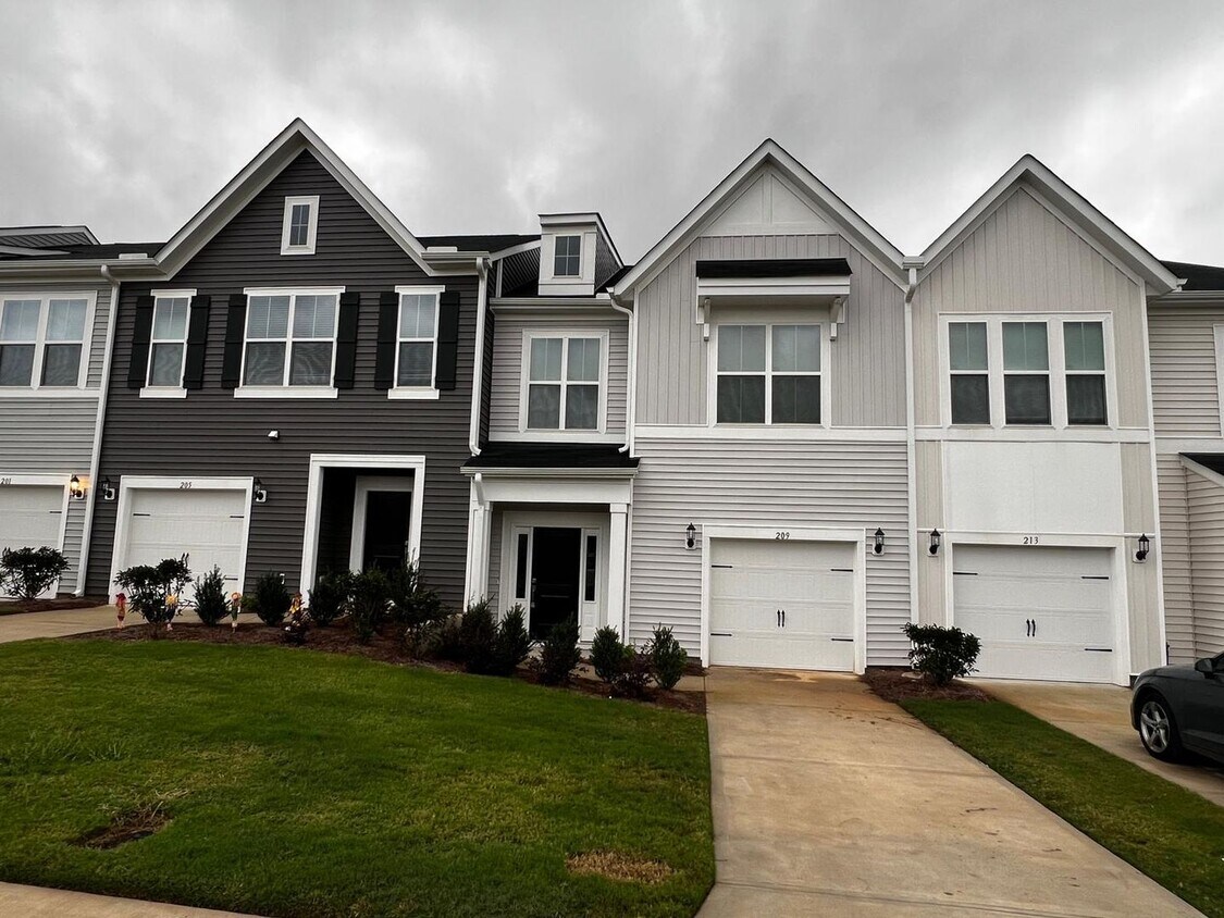 Primary Photo - Enjoy this late 2023-built home with all t...