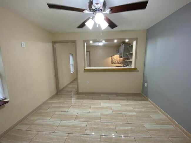 Foto del edificio - 305 W Ash St