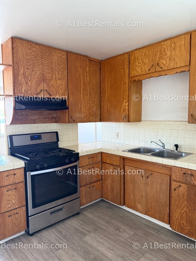 Building Photo - 5355 Yosemite Blvd