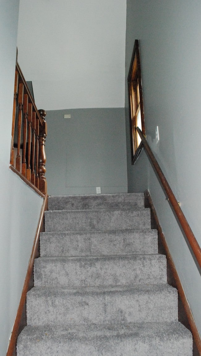 Private Stairs - 25 Harper St