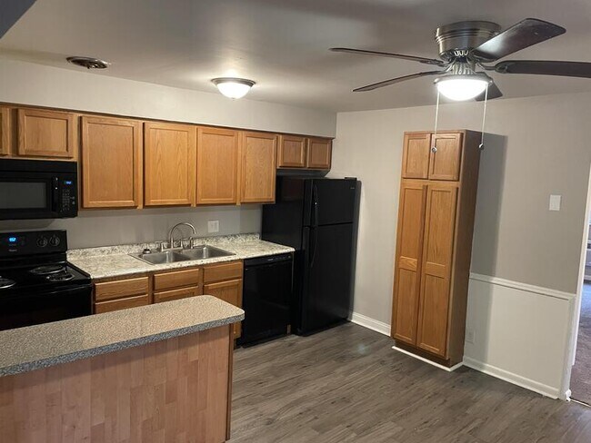 Foto del edificio - 7809 Dawn Rd