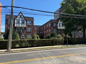 Building Photo - 77 Glenbrook Rd